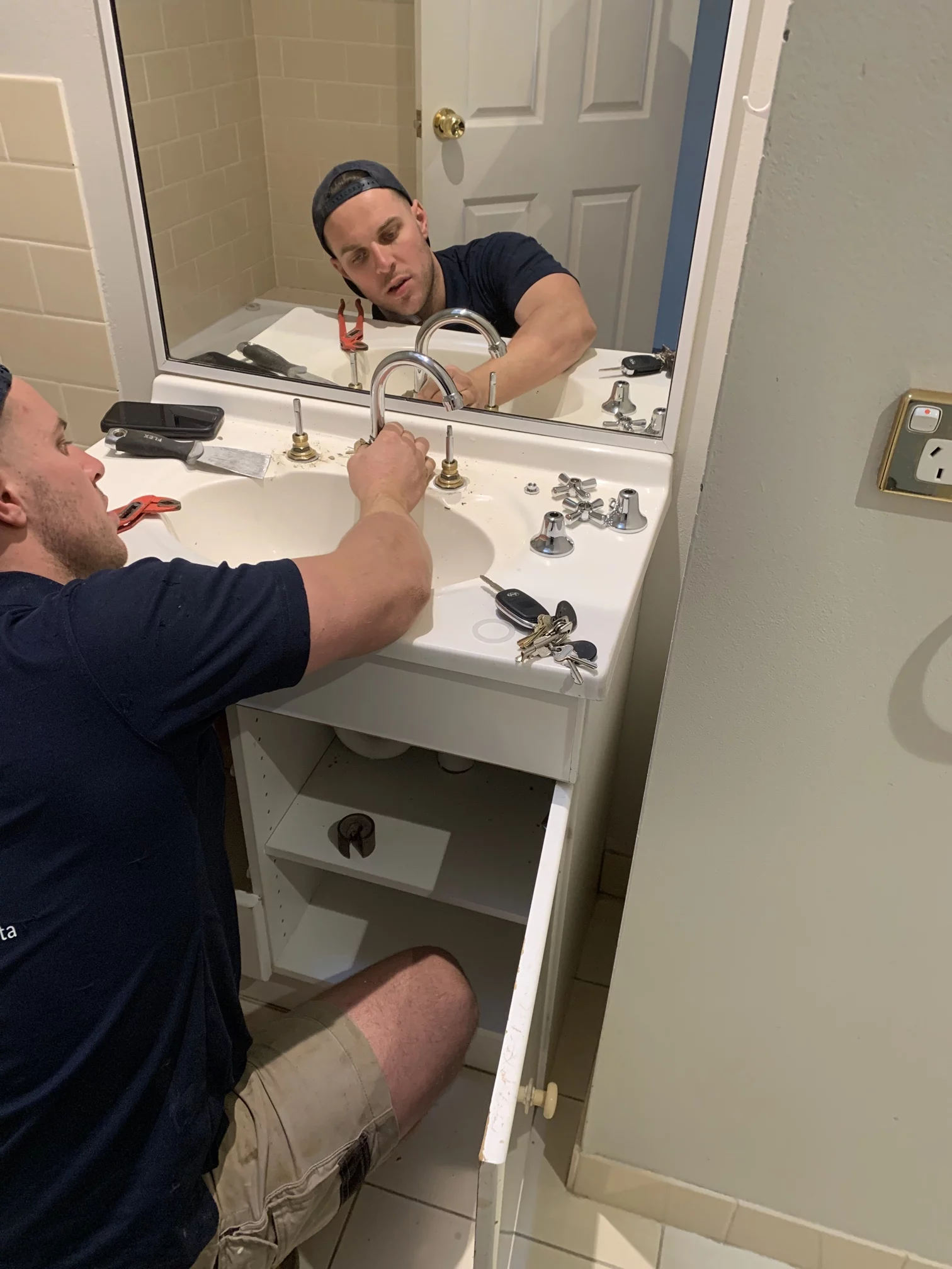 Bondi-Replacement-of-Basin-Taps-2