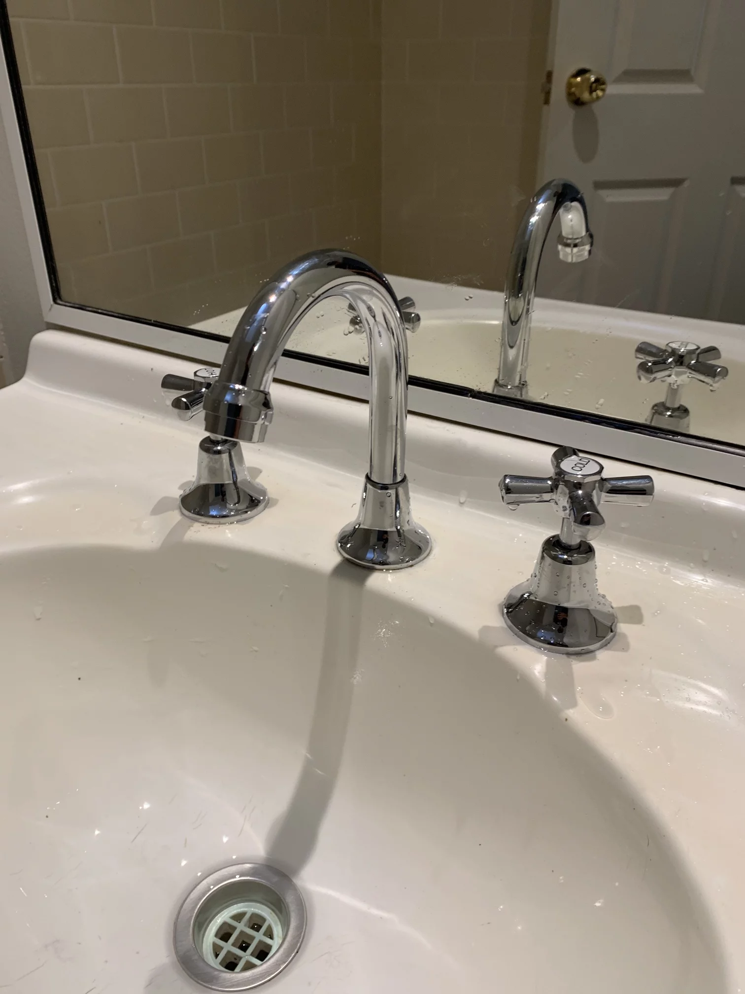 Bondi-Replacement-of-Basin-Taps-3